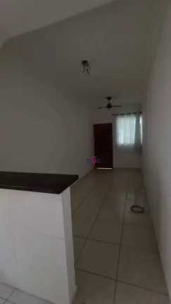Imagem Casa tipo sobreposta baixa isolada, quintal com churrasqueira, 3 dormitórios à venda, 75 m² por R$ 480.000 - Marapé - Santos/SP