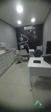 Imagem Sala Comercial com 15m² toda estruturada com cadeira odontológica em localização privilegiada na Vila das Mercês/Saúde. Ambiente ideal para profissionais dentista.