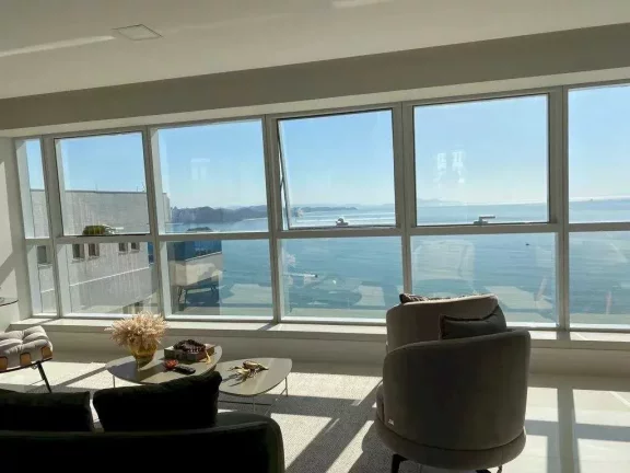 Imagem Apartamento com 4 suítes, 4 vagas de garagem no Centro de Balneário Camboriú
