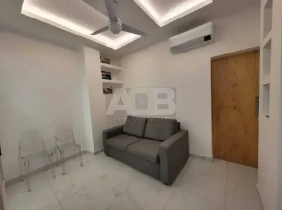 Imagem Apartamento à venda em Copacabana, 48m2, Quarto e Sala, 50 metros da Praia.