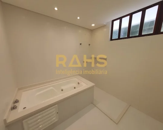 Imagem Imóvel espetacular em região estritamente residencial início do bairro América. Terreno de 2.150...