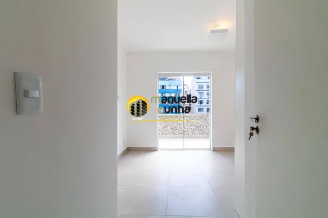 Imagem Excelente Apartamento Copacabana - Quadra da Praia / Varanda vista mar!