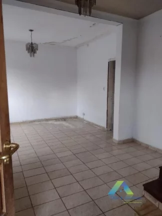 Imagem Sobrado com 200 metros construídos, 2 dormitórios, 4 vagas quintal excelente localização e valor !