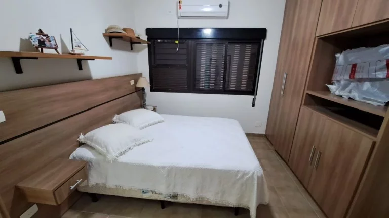 Imagem APARTAMENTO COM 3 DORMITÓRIOS, 2 VAGAS, PRÉDIO COM PISCINA E CHURRASQUEIRA.