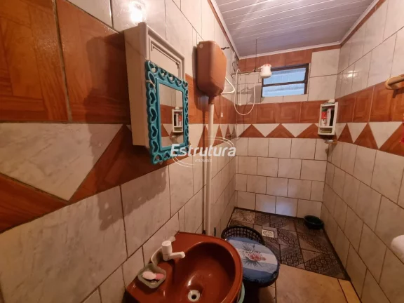 Imagem Chácara com 3 residências a poucos metros da cidade