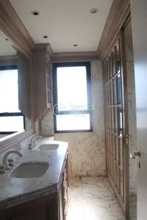 Imagem Cobertura tríplex com 342m², composta por living com terraço, mármore Italiano em toda a área s...