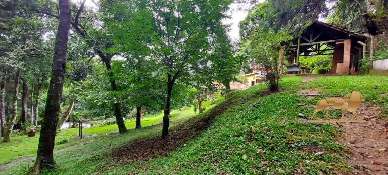 Imagem Encante-se com esta belíssima Chácara à venda em Campos do Jordão-SP