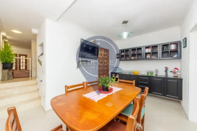 Imagem Imperdível: Casa à venda em São Paulo-SP, Vila Guarani (z Sul) com 3 quartos, 3 suítes, 2 salas, 4 banheiros e 2 vagas de garagem, 200m².