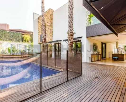 Imagem Casa deslumbrante à venda em São Paulo-SP, Jardim Europa: 4 quartos, 4 suítes, 5 salas, 6 banheiros, 6 vagas, 859m². Venha conferir!