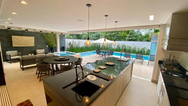 Imagem Casa de luxo à venda na Riviera de Bertioga-SP: 7 quartos, 7 suítes, 8 banheiros, 4 vagas de garagem!