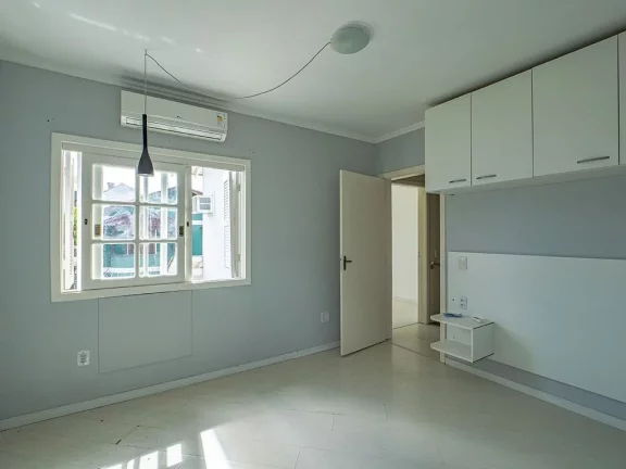 Imagem Casa com 3 Quartos à Venda, 224 m² em Sarandi - Porto Alegre