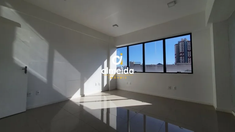 Imagem Sala Comercial 1 dormitórios à venda Nossa Senhora das Dores Santa Maria/RS