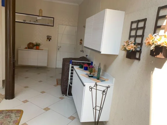 Imagem LUXO, LAZER E SEGURANÇA TOTAL: CASA COMPLETA COM PISCINA POR R$ 1.3 MILHÃO!