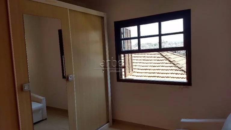 Imagem Sobrado com 200 metros quadrados aproximadamente, com três dormitórios, dois banheiros com aqueced...