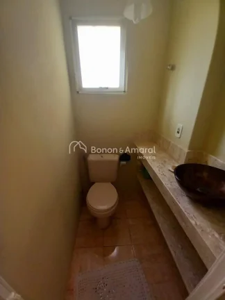 Imagem Este apartamento foi totalmente reformado e oferece um ambiente muito bem iluminado e arejado. Local...
