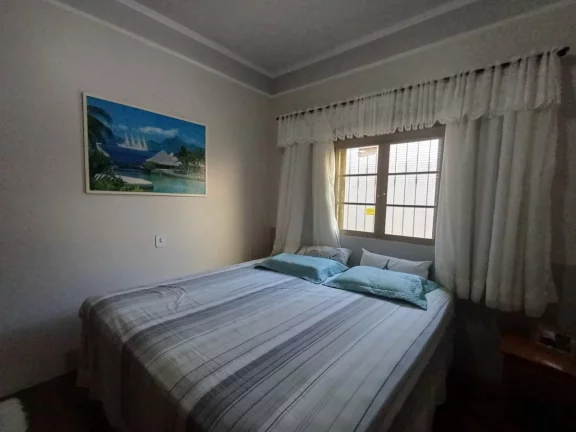 Imagem Sobrado para venda em Vila Santo Antônio com 4 quartos, sendo 2 suítes, 228m2
