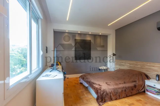 Imagem Apartamento reformado em edifício clássico da Av Angélica, ao lado da Praça Buenos Aires.