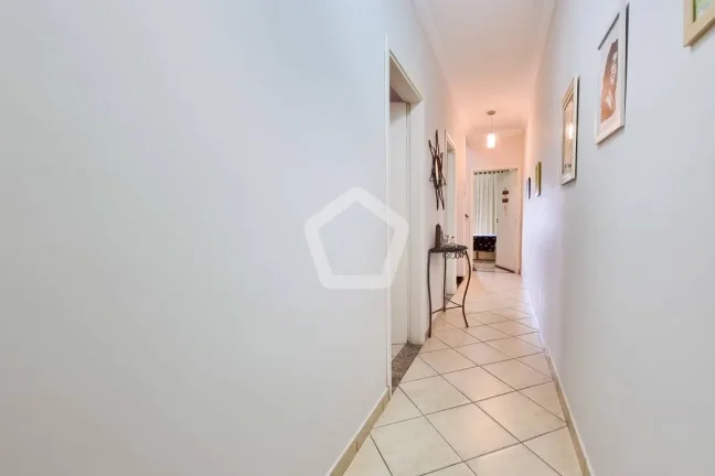 Imagem Casa 04 Dormitórios 1 Suíte com varanda 2 vagas de garagem