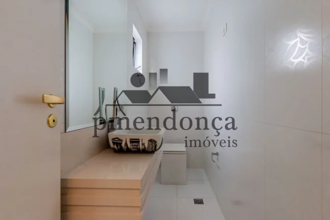 Imagem Apartamento em Higienópolis com 269m², 3 suítes e 4 vagas.