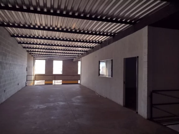 Imagem barracão industrial no bairro verde com 355,00 m² de construção, recuo pra 3 veículos. piso de ...