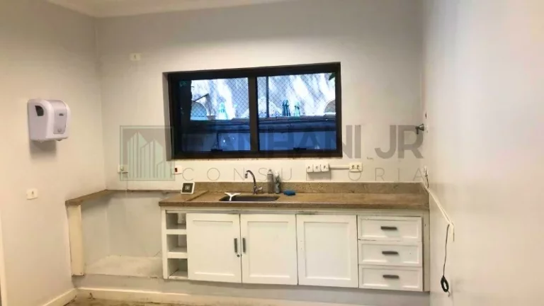 Imagem Aluguel de Casa Comercial no Jardim América, São Paulo-SP: 8 salas, 20 vagas de garagem, 500 m² de área.