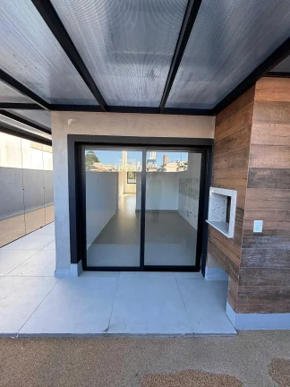 Imagem Sobrado triplex com 3 suítes e 4 vagas de garagem no bairro Ariribá em Balneário Camboriú/SC