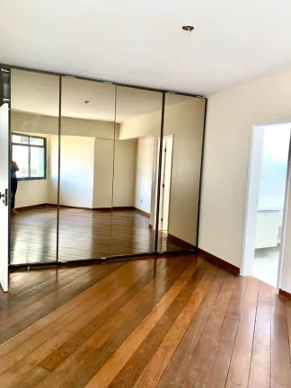 Imagem Apartamento 4/4 com área de lazer no Condomínio Edifício Saint Germain