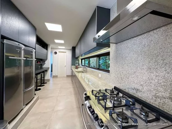 Imagem Cond. Vila de São Fernando - Moderna e impecável! Adega, gourmet, piscina.