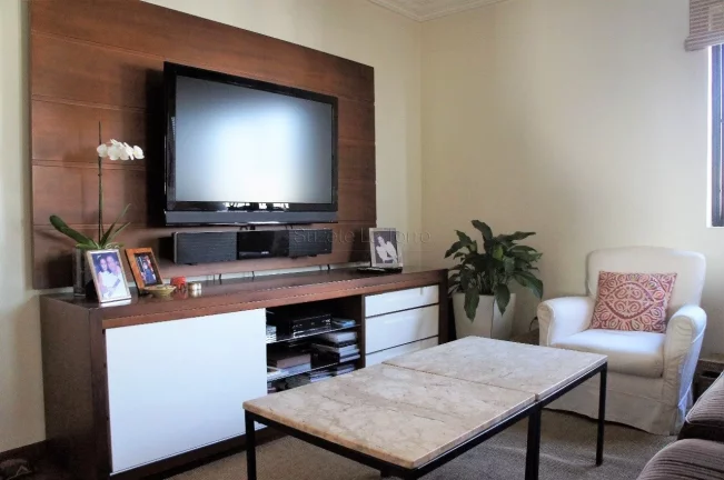 Imagem Apartamento de 191m², em andar alto. Living amplo com lareira e varanda gourmet. Possibilidade de i...