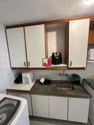 Imagem Vendo 1Q na praia da Barra (Lucio Costa), andar médio, 1vg, ônibus, clube, piscina, sauna, tênis, squash, skate, futebol, pier, ginasio, academia