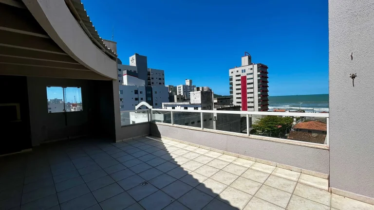Imagem Cobertura com 3 dormitórios sendo 1 suíte e 2 vagas de garagem em Navegantes/SC