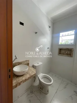Imagem CASA COM SACADA NA QUADRA DA PRAIA
