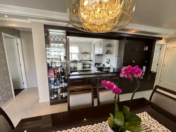 Imagem Amplo apartamento com ambientes bem distribuídos e ótima integração entre os espaços. A cozinha...