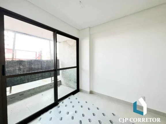 Imagem Apartamento de 2 dormitórios com suíte, varanda e garagem coberta. Infraestrutura completa.