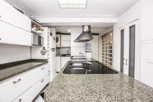 Imagem Sobrado 4 quartos no Santo Inácio.