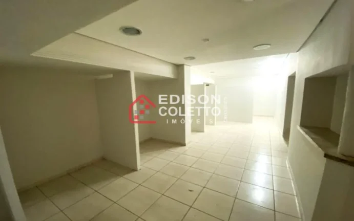 Imagem "Chave na Mão" Salão comercial para alugar no centro, esquina com a Rua Governador Pedro de Toledo, em Piracicaba