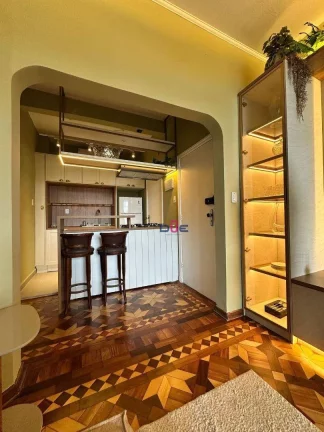 Imagem Apartamento Porteira fechada Frente Praia com 1 dormitório à venda, 67 m² por R$ 710.000 - Gonzaga - Santos/São Paulo
