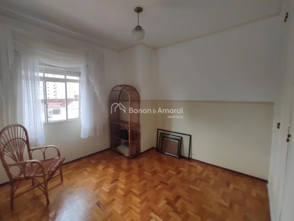 Imagem Amplo apartamento com 3 quartos, sendo 1 suíte, sala com 2 ambientes, cozinha planejada, área de s...