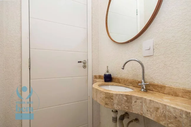 Imagem Sobrado com 3 quartos (1 suíte), 4 vagas de garagem à venda por R$ 780.000 - Pinheirinho - Curitiba/PR