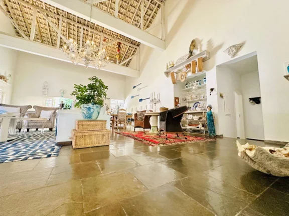 Imagem Casa de luxo à venda no Riviera de São Lourenço Módulo 22: 4 suítes, 6 vagas, 394,81m² - Oportunidade única!