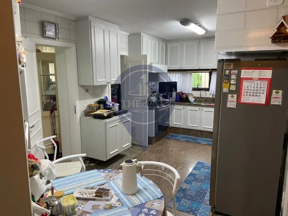 Imagem Apartamento de Luxo no Pacaembu: 3 Quartos, 3 Suítes, 2 Salas, 4 Banheiros e 4 Vagas - 230m² - São Paulo-SP