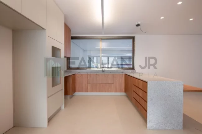 Imagem Imóvel de luxo na Vila Nova Conceição: casa de alto padrão com 3 quartos, 3 suítes e 3 vagas de garagem