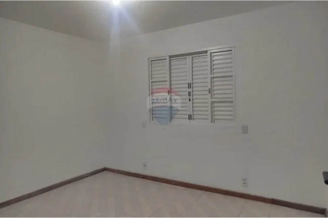 Imagem Casa com 4 quartos, 1 suíte, 6 banheiros e salão comercial. Localizada no Central Parque Sorocaba. Valor R$ 790.000. Confira! RE/MAX Shmone.