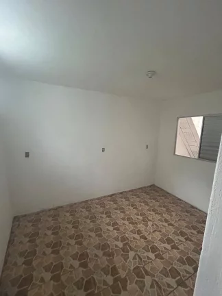 Imagem Casa Fundos Locação 2 Dormitórios com 1 Vaga de garagem - Jardim Ipanema