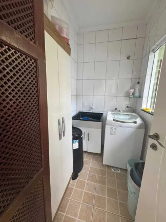 Imagem Sobrado com 4 dormitórios amplos sendo 1 suíte e 4 vagas - Bom Retiro, Joinville/SC