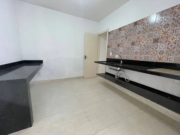 Imagem Casa comercial com 3 salas para alugar Centro de Caraguatatuba-SP