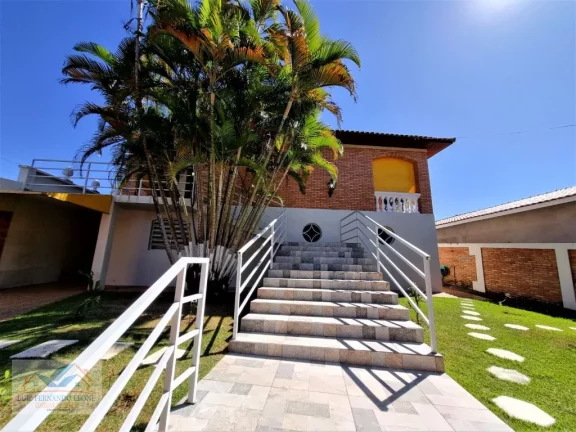 Linda Casa de Campo, 330 m², em São Pedro / SP