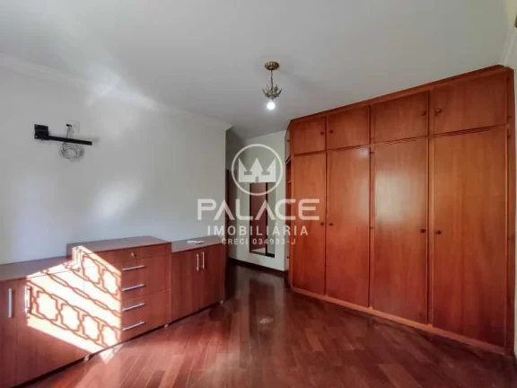 Imagem Excelente casa de esquina localizada na região mais nobre de Piracicaba.
 Mede 499m² de terreno e ...