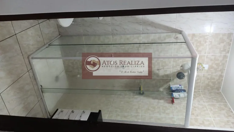 Imagem Vendo Oportunidade no Jardim Fraternidade. Casa Terreno, com 200m2 de área Total, o imóvel conta com, 3 dormitórios, sendo 1 Suíte, 2 vagas de Garagem, Edícula de 3 cômodos, Lavanderia, Aceita Financiamento, aceita Permuta. Valor de Oportunidade R$ 530K, 