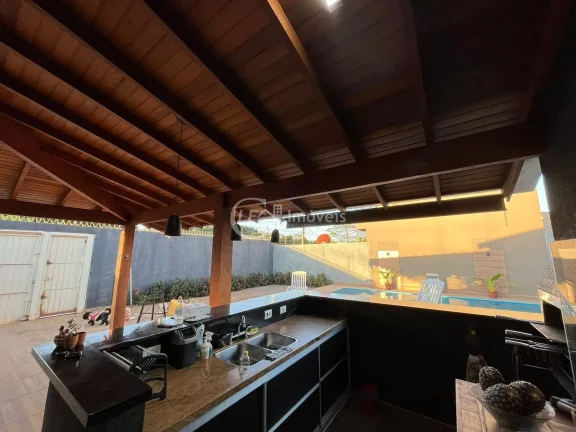 Imagem Linda casa de esquina - Casa espaçosa